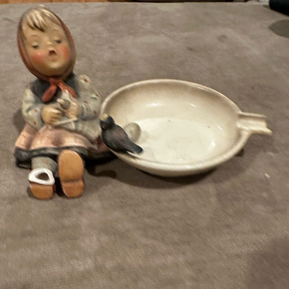 Goebel Hummel Ashtray Unisex OS Multi Good Girl with Bird‎ West Germany 62